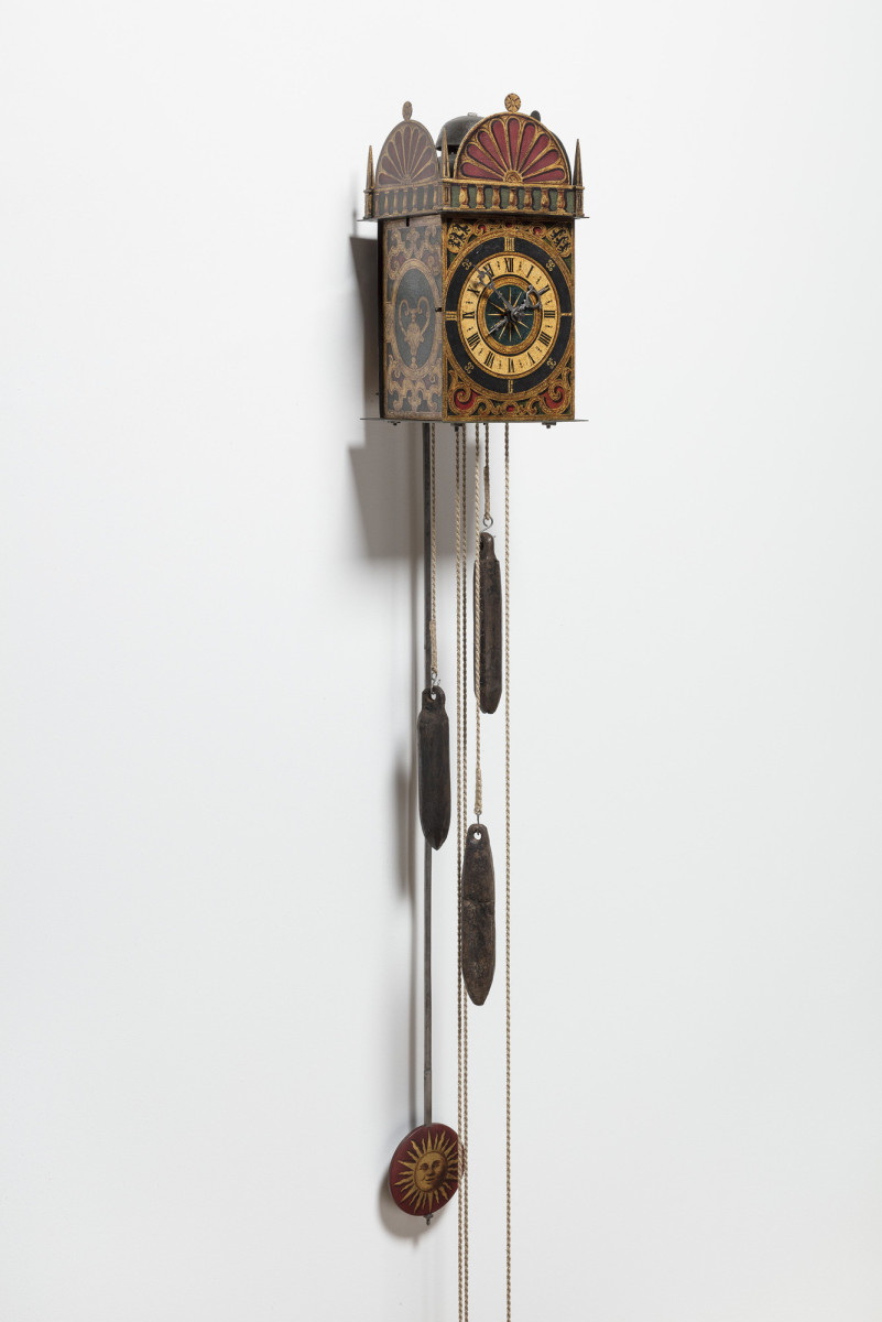 Foto: Michael Lio; «Die Entwicklung der Pendeluhr». Eiserne Wanduhr, Süddeutschland, um 1600. Sammlung Konrad Kellenberger.